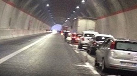 Automobilisti immobilizzati nella neve sulla Sa-Rc, chiesto rinvio a giudizio per dirigenti Anas Intanto Renzi annuncia l'inaugurazione del viadotto Italia per il 26 luglio