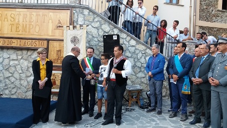 Inaugurato palazzo Pingitore a Serrastretta Realizzato nell’ambito del Pisl sistemi produttivi locali di cui la provincia di Catanzaro e’ capofila. Il presidente, Enzo Bruno: "Esempio virtuoso della rete che rilancia le aree interne"