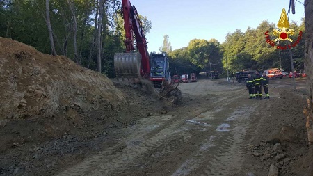 Sisma, continua lavoro costruzione variante stradale Sul posto ci sono le squadre dei Vigili del Fuoco del comando di Crotone e Reggio Calabria