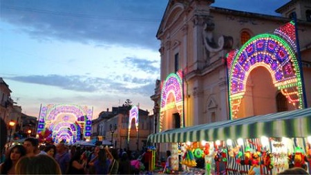 Siderno, il maltempo non ferma la festa di Portosalvo La fiera sarà aperta anche nella giornata di domani