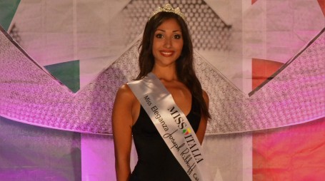 Sharon Loprete e’ Miss eleganza Joseph Ribkoff Calabria A Soveria Mannelli eletta la seconda miss che accederà  alle prefinali nazionali a Jesolo