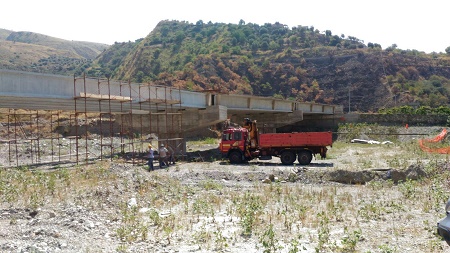 Reggio, ripartiti i lavori del ponte di Paterriti Il sindaco Falcomatà ai cittadini: "Remiamo dalla stessa parte"