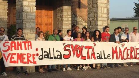 Santa Venere, protesta della Proposta militante "Due anni di inutili sceneggiate consumate, ignorando i bisogni quotidiani dei reggini, utilizzando in più occasioni progetti già avviati come vetrina impropria e adducendo scuse e glissando su quella realtà cittadina che avevano detto di voler svoltare"