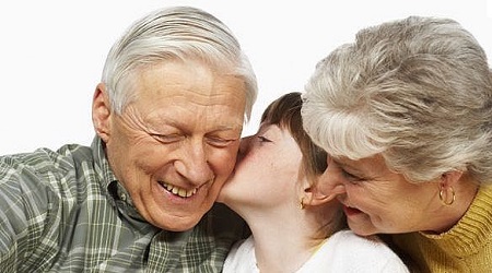 La città di Cinquefrondi festeggia i nonni Servizio Civile Nazionale e Centro Sociale Anziani hanno sposato l'iniziativa dell'Amministrazione comunale