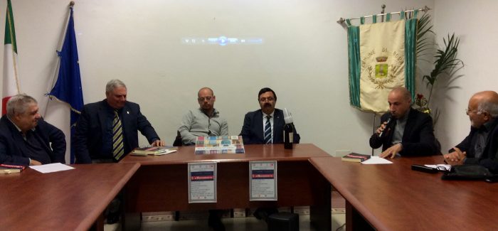 Presentato a Bova il volume di Sframeli e Parisi "A 'ndrangheta" non è un semplice volume che ricostruisce il fenomeno criminale ma contribuisce ad aprire uno squarcio su un'epoca difficile come quella del decennio 70/80