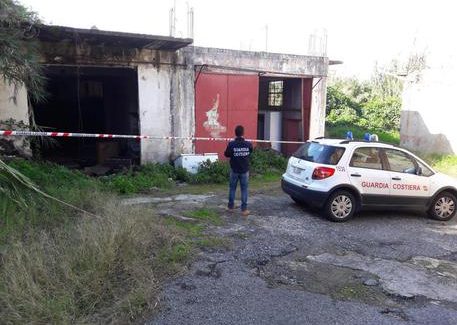 Sequestrata discarica abusiva a Pizzo Una discarica abusiva di rifiuti speciali pericolosi è stata sequestrata alla periferia di Pizzo dalla Capitaneria di porto di Vibo Valentia nell'ambito di un'operazione denominata "Rubbish"