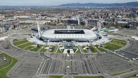 Biglietti Juventus alla ‘ndrangheta, atti alla Procura federale L'inchiesta ipotizza che i biglietti sarebbero stati destinati al bagarinaggio in cambio della tranquillità della curva, una sorta di patto che sarebbe stato preso da alcuni dirigenti della Juventus e un presunto appartenente alla 'ndrangheta 