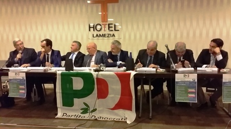 Referendum, folla a Lamezia per “La Calabria che dice sì” Iniziativa promossa dal consigliere regionale del Partito democratico, Antonio Scalzo, per sostenere le ragioni del Sì