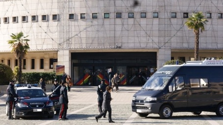 Due persone denunciate per frode in commercio I carabinieri hanno fermato un uomo a Montalto Uffugo con 31 bombole di gpl destinate alla vendita porta a porta e una donna a Lattarico con altre 12 bombole di gpl