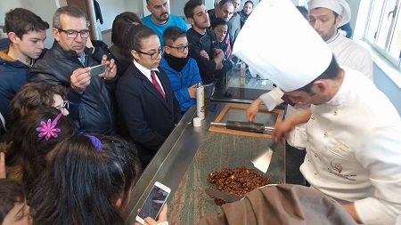 Successo per il Festival del Torrone di Taurianova Migliaia i visitatori che da tutta la regione sono giunti nella cittadina pianigiana per degustare l’eccellenza dolciaria