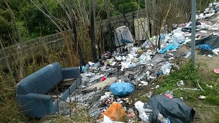 Ancora abbandoni di rifiuti a Corigliano Calabro L'indignazione dell’assessore all’ambiente, Marisa Chiurco