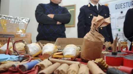 Polizia sequestra fuochi pirotecnici illegali sulla A3 Gli artificieri hanno accertato che si trattava di materiale esplodente