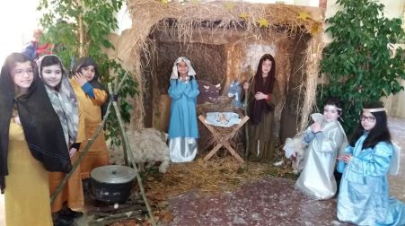 Taurianova, un presepe vivente alla Monteleone Pascoli Tutte le mattine all’entrata e all’uscita, dal 7 al 21 dicembre, si alterneranno i piccoli alunni delle classi terze dell’Istituto per rappresentare la nascita del Bambinello