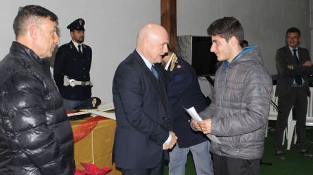 Gioia Tauro, il questore incontra i calciatori della Gioiese Daspo revocato dopo aver preso atto della raggiunta consapevolezza, da parte dei ragazzi, dell’errore commesso