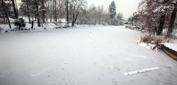 Impreparati i comuni, strade ghiacciate. Polemiche Esposto alla Procura di Palmi di Raffaele Degni. Una situazione paradossale in quanto i comuni erano stati avvisati della eccezionale nevicata. Foto del  blogger taurianovese Fava 