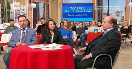 “Ci vorrebbe una legge per tutelare le vittime del bullismo” A lanciare l’appello ai Fatti Vostri la mamma del bimbo calabrese vittima dei compagni bulli intervistata da Giancarlo Magalli con Salvatore Agosta di Studio 3A, che la assiste