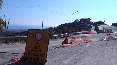 Sp1 tratto “Gerace-Locri”, ancora situazione di dissesto Sit-in di sensibilizzazione organizzato da "Uniti per Gerace"