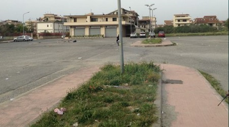 Siderno, controlli straordinari in aree sommerse da rifiuti Multa da 600 euro ad un cittadino che stava abbandonando la spazzatura a bordo strada