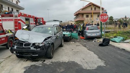 Drammatico Incidente A Locri: Un Morto E Sei Feriti Gravi | Approdo ...