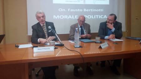 Scuola di cultura politica, a lezione con Bertinotti L'onorevole è intervenuto sul tema "Morale e politica"