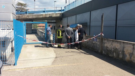 In fiamme cabina elettrica ospedale Annunziata di Cosenza Una cabina elettrica dell'Enel è andata a fuoco, per cause in corso di accertamento, anche se si esclude l'origine dolosa