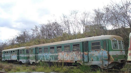 “Stato abbandono stazione ferroviaria Vaglio Lise” Lo dichiarano i consiglieri di maggioranza di Palazzo dei Bruzi, afferenti al Gruppo Misto, Davide Bruno, Francesco Spadafora e Vincenzo Granata