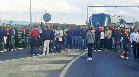 Vertenza porto, Conia precetta i sindaci della Piana Il sindaco di Cinquefrondi propone un sit-in a supporto dei portuali con tanto di fascia tricolore davanti al Ministero in occasione dell'incontro previsto a Roma per il prossimo 19 aprile. Assordante silenzio della politica regionale  