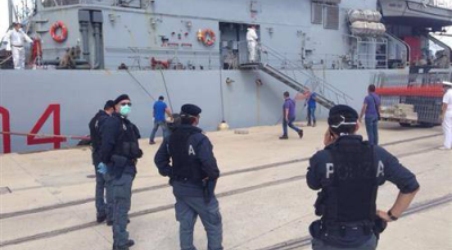 Sbarco migranti Reggio, Polizia arresta tre scafisti Brutali violenze perpetrate nei confronti di 731 cittadini extracomunitari