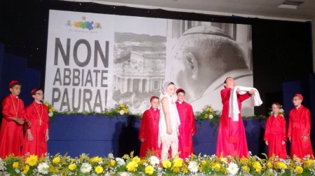 La vita di Wojtyla raccontata dalla “Monteleone-Pascoli” Gli alunni della scuola primaria taurianovese hanno portato in scena il musical "Non abbiate paura"