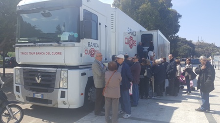 Si tirano le somme per Truck Tour Banca del Cuore Si avvia a conclusione a Reggio la tre giorni che ha consentito di effettuare screening cardiologici gratuiti per i cittadini