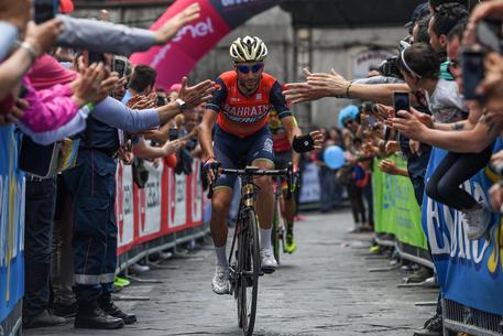 Il Giro d’Italia arriva anche in Calabria La 6/a tappa in programma oggi, da Reggio Calabria alle Terme Luigiane (Cosenza) e lunga 217 chilometri, sarà sostanzialmente pianeggiante ma con un arrivo abbastanza duro