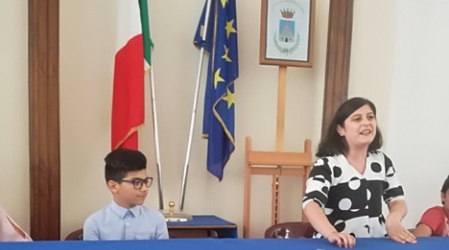 Martina Manfredi è il “minisindaco” di Castrovillari Progetto per la promozione della partecipazione istituzionale dei bambini alla vita politico ed amministrativa della comunità locale