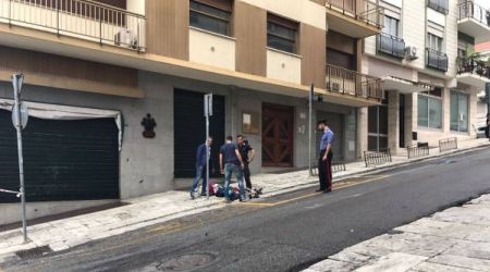 Reggio, Corso Garibaldi evacuato per allarme bomba Tre borse sospette sono state fatte esplodere dagli artificieri