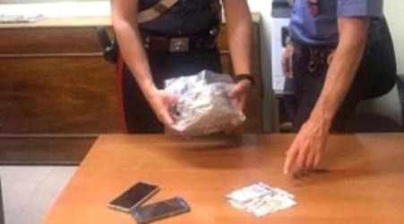 Trovati in possesso di marijuana, arrestati due giovani Ennesimo intervento operativo dei Carabinieri per il contrasto ai reati in materia di spaccio