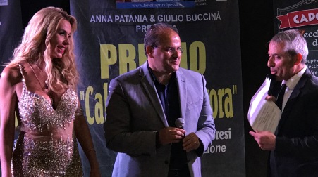 A Michele Affidato il Premio Eccellenze Calabresi nel Mondo A consegnare il riconoscimento al maestro orafo crotonese la showgirl Valera Marini