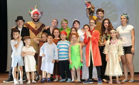 Il musical “Peter Pan” chiude il laboratorio teatrale di “Allegra Tribù” Il laboratorio, giunto ormai al quinto anno, ha visto la partecipazione di diversi ragazzi 