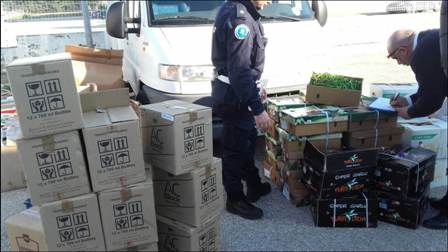 Carabinieri sequestrano un quintale di sostanze alimentari Prodotti in pessimo stato di conservazione. Un autotrasportatore è stato deferito all’autorità giudiziaria