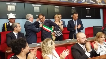 Si è insediato il Consiglio comunale di Catanzaro Il sindaco Abramo: "Bisogna fare uno sforzo comune per alzare la qualità della proposta su questioni fondamentali"