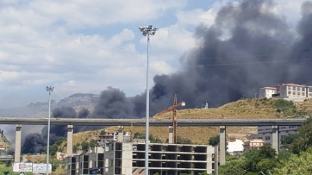 Emergenza incendi Reggio, interviene la Prefettura Coordinamento delle attività di spegnimento delle fiamme