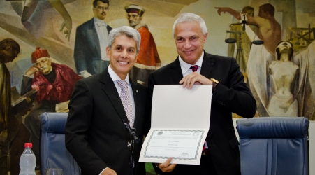 Brasile, terza laurea honoris causa per Nuccio Ordine Dopo quella ricevuta dall’Universidade Federal do Rio Grande do Sul arrivano i riconoscimenti dell’Universidade de Caxias do Sul e dell'Universidade Federal de Ciências da Saúde