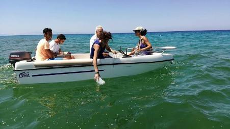 San Ferdinando, dopo crowdfunding i prelievi in mare Il Comitato 7 Agosto ha effettuato i primi campionamenti delle acque del mare antistante San Ferdinando. Una battaglia per la verità alla quale si è associato il sindaco Andrea Tripodi  