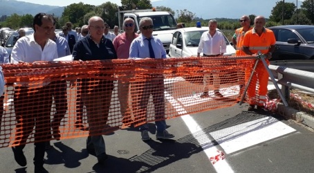 Aperto al traffico il tratto strada del Medio Savuto Coinvolti gli svincoli di Soveria Mannelli e Decollatura. Il presidente della Provincia Bruno chiede al governatore Oliverio tre milioni di euro per un altro lotto