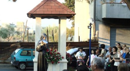 Gioia Tauro, inaugurata statua in onore di Santa Rita L'opera, collocata nella piazzetta di via Giovanni XXIII, è stata finanziata con offerte volontarie dei cittadini