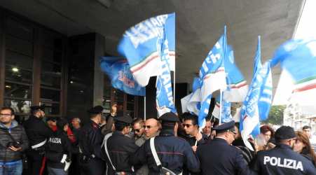 Visita di Renzi in Calabria, la rabbia di Gioventù Nazionale "Anche noi con Fratelli d’Italia bloccati all’ingresso della stazione di Reggio Calabria"