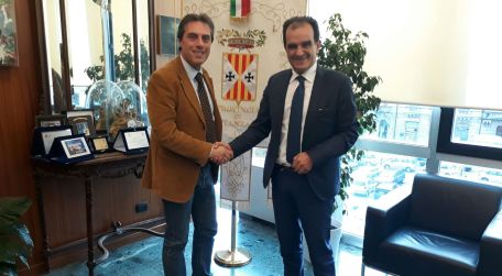 Presidente Provincia Catanzaro incontra Nicola Fiorita Il leader del Movimento “Cambiavento” ha voluto ringraziare Bruno per aver messo a disposizione a titolo gratuito i locali necessari allo  svolgimento della prova scritta per l'accesso alla professione forense