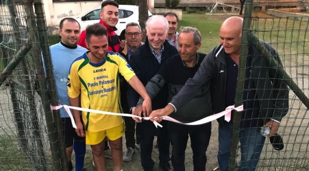 Africo, inaugurato nuovo campo sportivo calcio a 5 Sempre lo sport il cuore del programma politico dell’ex sindaco Domenico Versaci