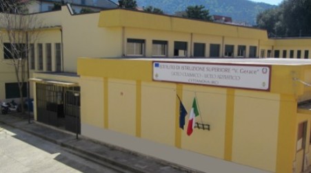 “Liceo classico deve mantenere autonomia scolastica” Il PD prende posizione sul caso "Gerace". Oggi, alle 16, il sindaco Cosentino racconterà la verità sulla vicenda in una conferenza stampa. Si profila uno scontro con il primo cittadino di Taurianova 