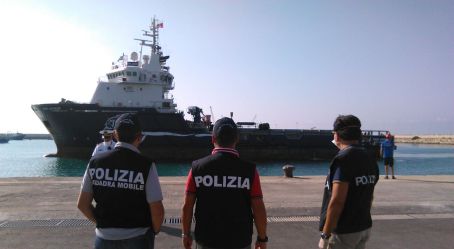 Sbarco umanitario a Reggio, fermati due scafisti Ad entrambi i fermati la Procura della Repubblica ha contestato il delitto di favoreggiamento dell’immigrazione clandestina