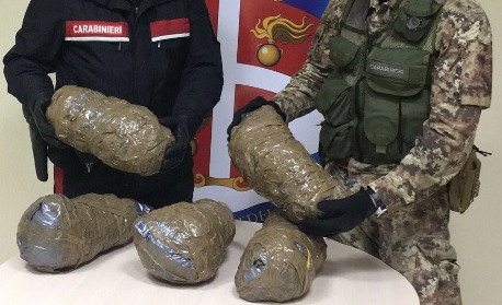 Viaggiava con 5 kg di marijuana in auto, arrestato Si tratta di un 28enne di Oppido Mamertina