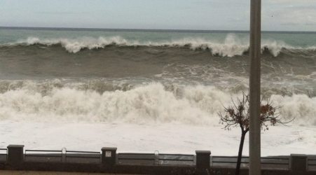 Meteo, in arrivo forti venti sul territorio calabrese Allerta della Protezione civile per possibili mareggiate